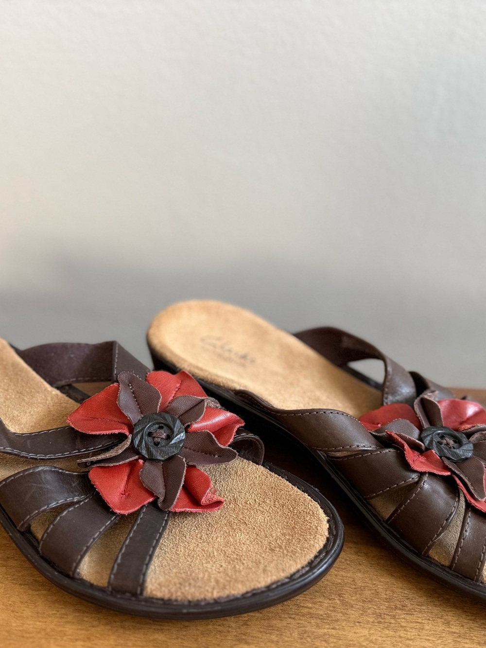 Clarks Brown Sandals with Red Floral Detail - Picture 2 of 4